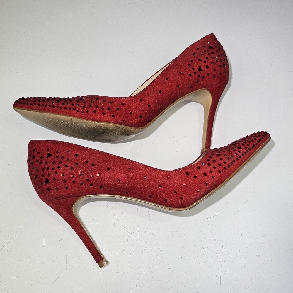 Marc Fisher Size 7.5 Delta Red Heels with Elegant Cutout Design